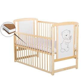 BabyNeeds - Patut din lemn Timmi 120x60 cm, Cu laterala culisanta, Din lemn de pin si mdf, Stabil si rezistent, Inaltime saltea reglabila pe 3 nivele, Laterala cu 3 bete detasabile, Natur + Saltea 10 cm