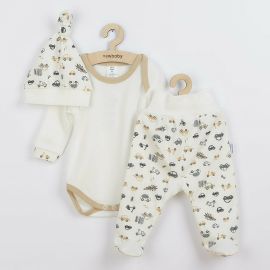 Set 3 piese, New Baby, Include body cu maneca lunga, pantalonasi cu botosei, caciulita, Marime 56, Din bumbac 100%, Cars