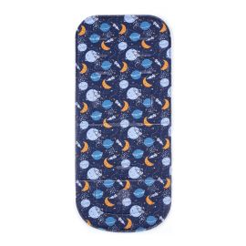 Insertie carucior, Petite&Mars, Editie limitata, Din spuma cu memorie, Densa Pentru confort sporit, Universala, Cu decupaje pentru centura de siguranta in 3 sau 5 puncte, 80x33 cm, 0 luni+, Motive celeste, Multicolor