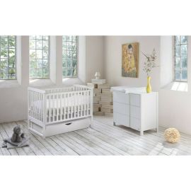 Pachet patut din lemn, YappyKids, YappyMove, Cu sistem de leganare, laterala culisanta, sertar, Din lemn de fag si Comoda de infasat YappyClassic din lemn, Alb